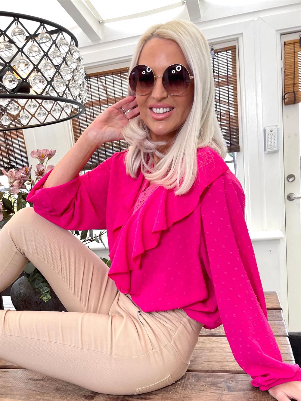 Simone - Tunika med blondekant og flæser